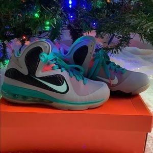 COPY - Women/Youth Lebron James